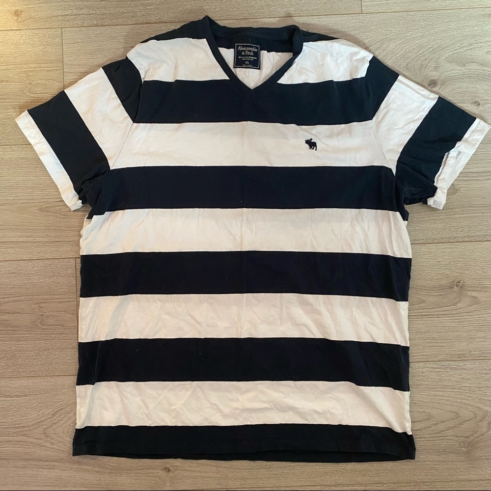 🪴-Abercrombie and Fitch t shirt